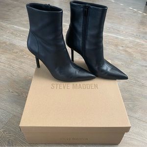 Steve Madden Iyanna Bootie Black Leather 9.0